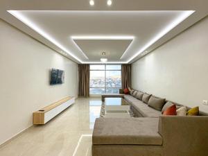 Corniche appartement spacieux 077