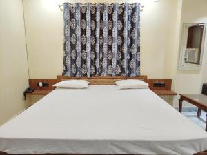 Hotel Shree Radhe & Banquet