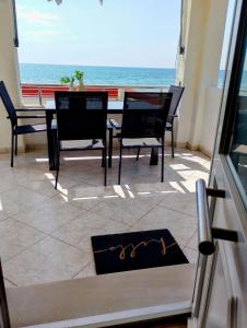 Beachside luxury apartment