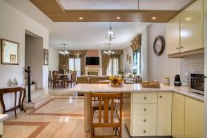 Marilizas Spacious Maisonette Close to Beaches