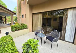 Monaco Condominiums Unit 3, Luxury 3BR Poolside Escape, Walk to Beach