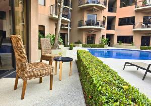 Monaco Condominiums Unit 3, Poolside 3BR, Walk to Beach