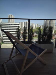 APARTAMENT WŚRÓD 1000cy ŚWIATEŁ - z parkingiem w hali garażowej- duży balkon z leżakami - piekny widok nocą na panoramę Tysiaclecia