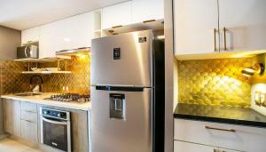 Gorgeous Designer Condo at Harbor