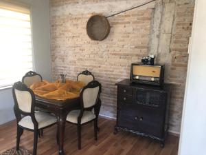 Antalya kaleiçi muhteşem konum geniş balkonlu mutfaklı DAİRE