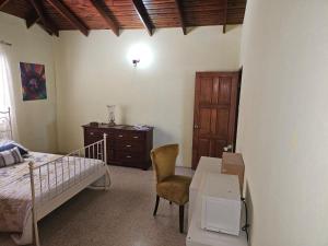 Suite Georgiana - Ensuite Double Bedroom, Cardiff Hall, Runaway Bay, One Mile to Beaches, 1 Hour From Montego Bay Airport