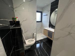 Villa moderne avec Piscine et cuisine extérieure