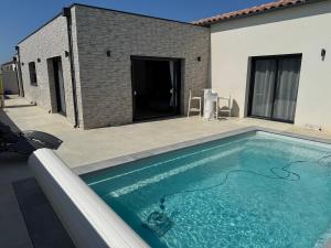 Villa moderne avec Piscine et cuisine extérieure