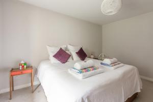 Plantagenet, A Historic Country Cottage with Pool and Hot Tub