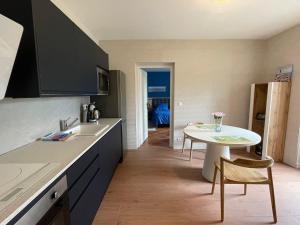 Les Hauts de Locmiquel apartment with private heated pool