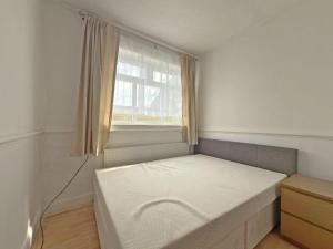 Spacious 4 Bedroom Apartment in Ealing
