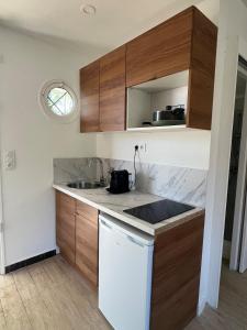 Seaside Studio with Terrace and Free Parking - Beach 2 Min Walk