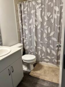 Bedroom with private bathroom in Southwest