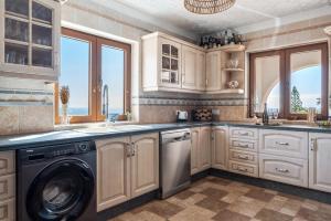 Retreat with sea views & private heated pool!