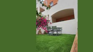 Ground-floor 2 Gardens Pool Parking 3-5min beach