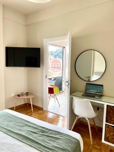 AK Athens Fine Stay - Penthouse with Big Terrace and View - 2 min from Metro