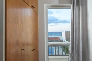 First Floor Twin Room with Sea/Pool View room in Haris Apartments