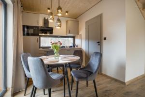 Plażowa 8 Domki z baliami z hydromasażem