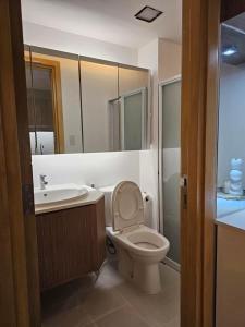 200mbps WiFi, Luxury condo near Ayala