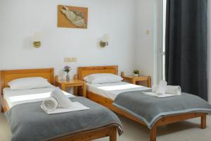 Ground Floor Twin Room with Side Sea View room in Haris Apartments