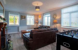 3 Bed Bungalow With Private Woods and HotTub
