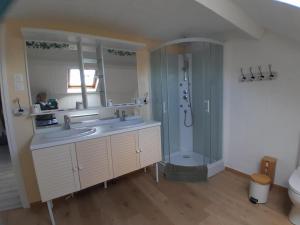 B&B / Chambres d'hotes CHAMBRES D HOTES AU P'TIT BONHEUR CAMPAGNARD : photos des chambres