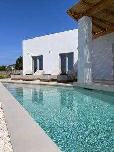 Saliagos villas complex with private pools