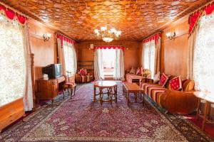 Royal Mumtaz Grp 蒙達斯集團