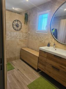 Villas Charmante maison avec piscine et jaccuzi en Provence : photos des chambres