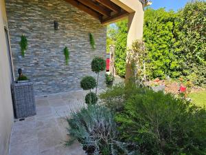 Villas Charmante maison avec piscine et jaccuzi en Provence : photos des chambres