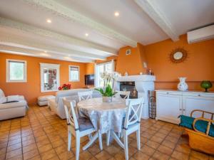Maisons de vacances Villa avec piscine 2 chambres 4 couchages : photos des chambres