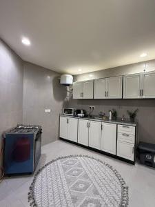 إفيرست الملقا الذاتية