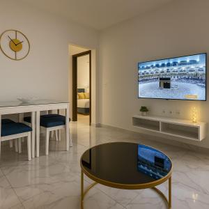 Modern Chalet in Port Said with Stunning City and Garden Views