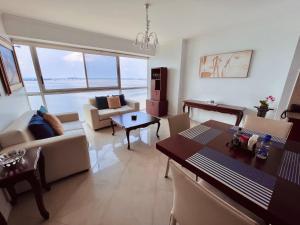 Suite frente al río en Puerto Santa Ana Riverfront