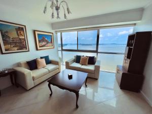 Suite frente al río en Puerto Santa Ana Riverfront