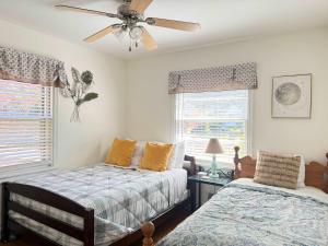 RF Central location w fenced backyard FIRE-PIT