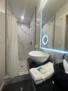 Library INN - Boutique Rooms - Free Breakfast - Hot Tub