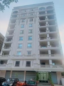 شقه فندقيه بجوار جنينه مول اسرة فقط