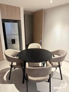 Stylish New Loft in Financial Zone and Downtown