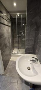 Standard Triple Room room in Park Avenue Inn Craven London Hyde Park