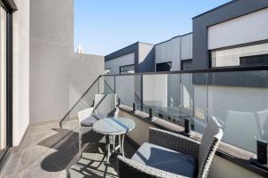 Comfortable 2BR Retreat with Balcony & Parking