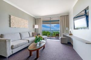 Breezy Harbourfront Resort with Seaviews & Pool