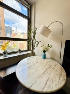 Midtown Park Ave Charming Chrysler View Corner Studio