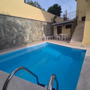 exclusive use swimming pool available from 1May to 30 October img7