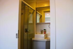 Apto de duas suítes com vista mar - 100 metros da praia em Canasvieiras