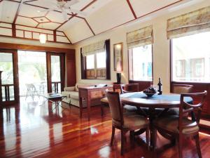 บ้านมนชเลชะอำ ติดชายหาด Baan Monchale