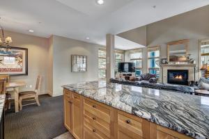 Fantastic Mountain Home Near Ski Lifts condo