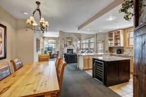 Fantastic Mountain Home Near Ski Lifts condo