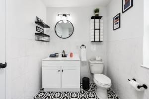 NYC 20min, Sleeps 10, Free Parking, Patio