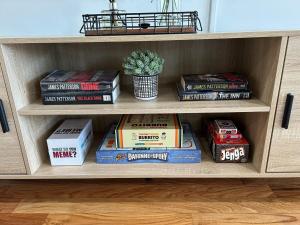 NYC 20min, Sleeps 10, Free Parking, Patio